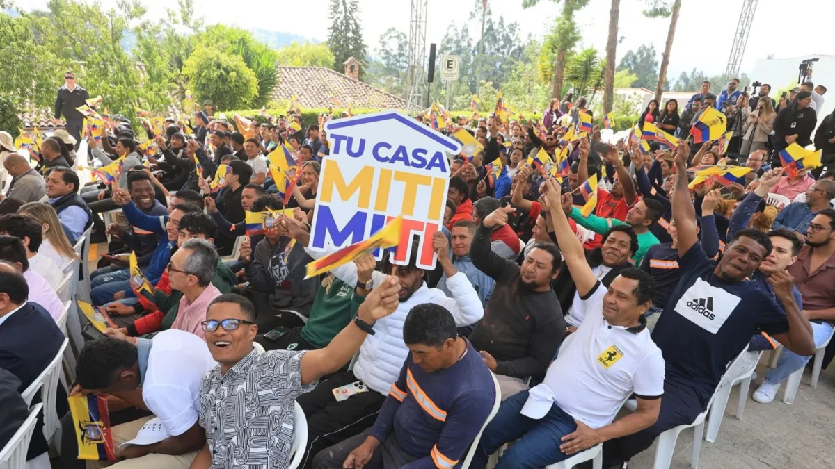Decenas de personas acudieron al lanzamiento del programa Tu Casa Miti Miti.