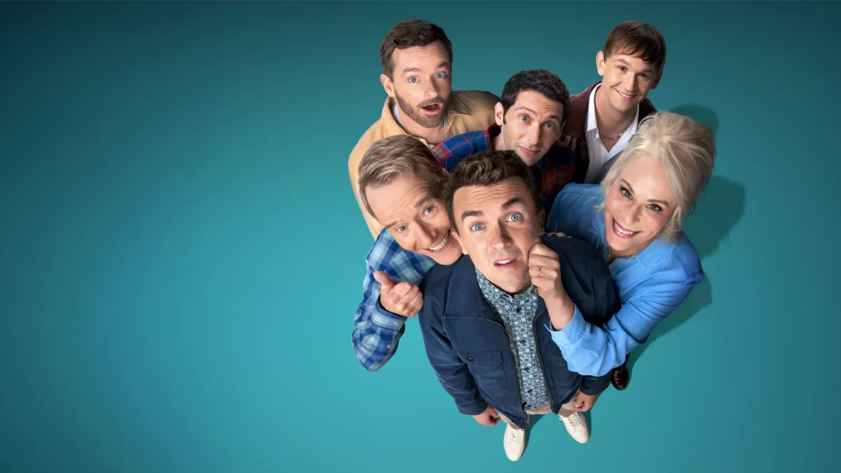 El elenco principal se mantiene, pero se resiente la ausencia de Erik Per Sullivan en el papel de Dewey.