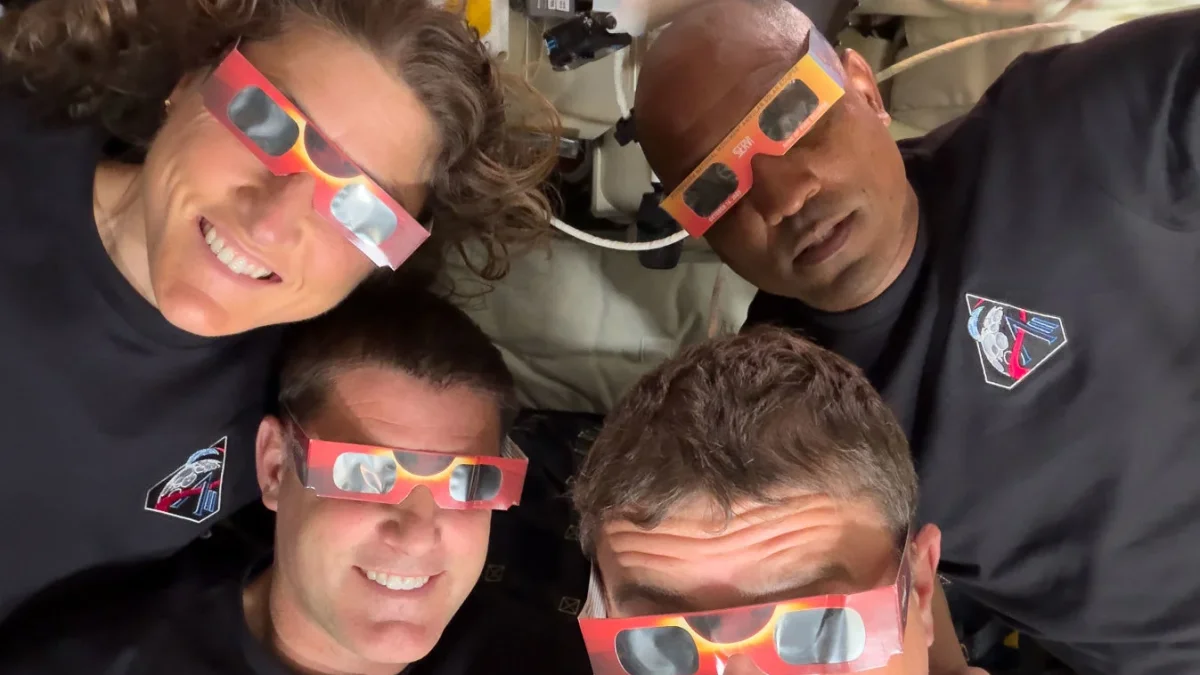 Fotografía cedida por la NASA donde aparecen los integrantes de la tripulación de la misión Artemis II.