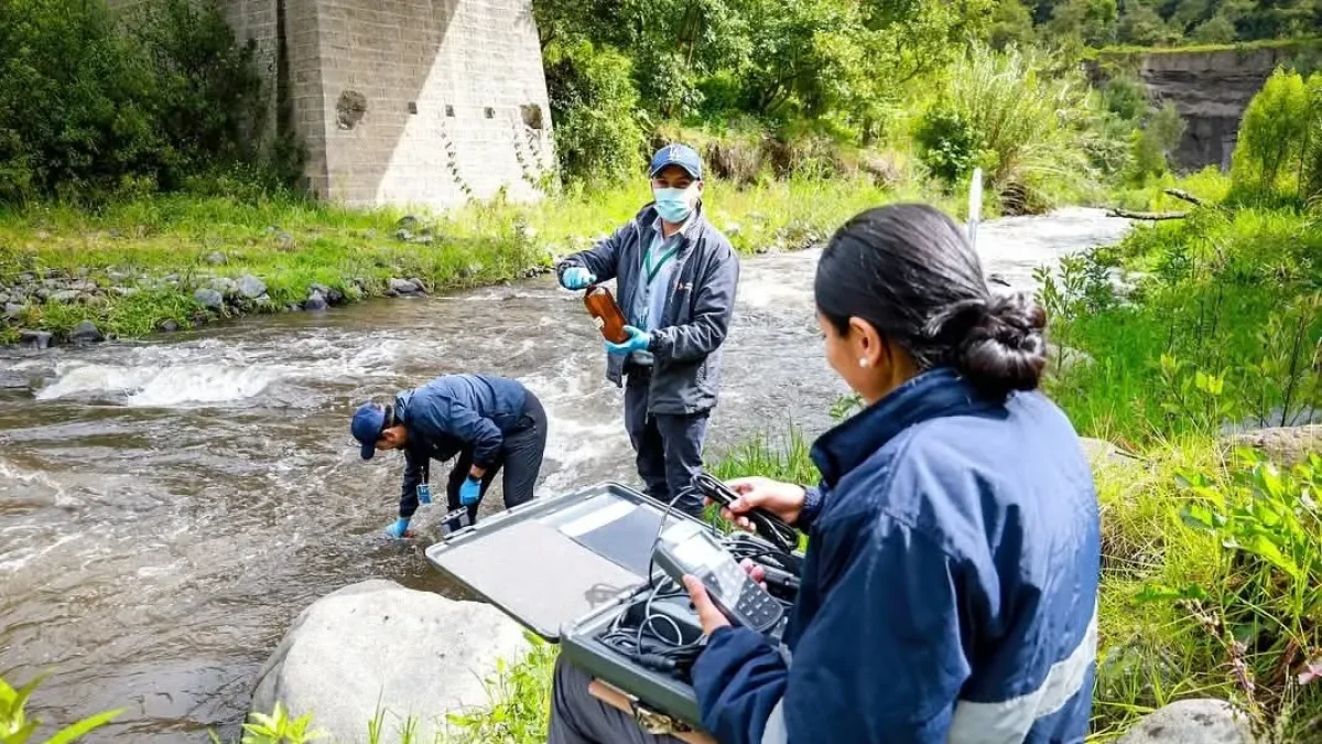 Técnicos y estudiantes han realizado estudios del Río Pachanlica donde se ha comprobado el grado de contaminación.