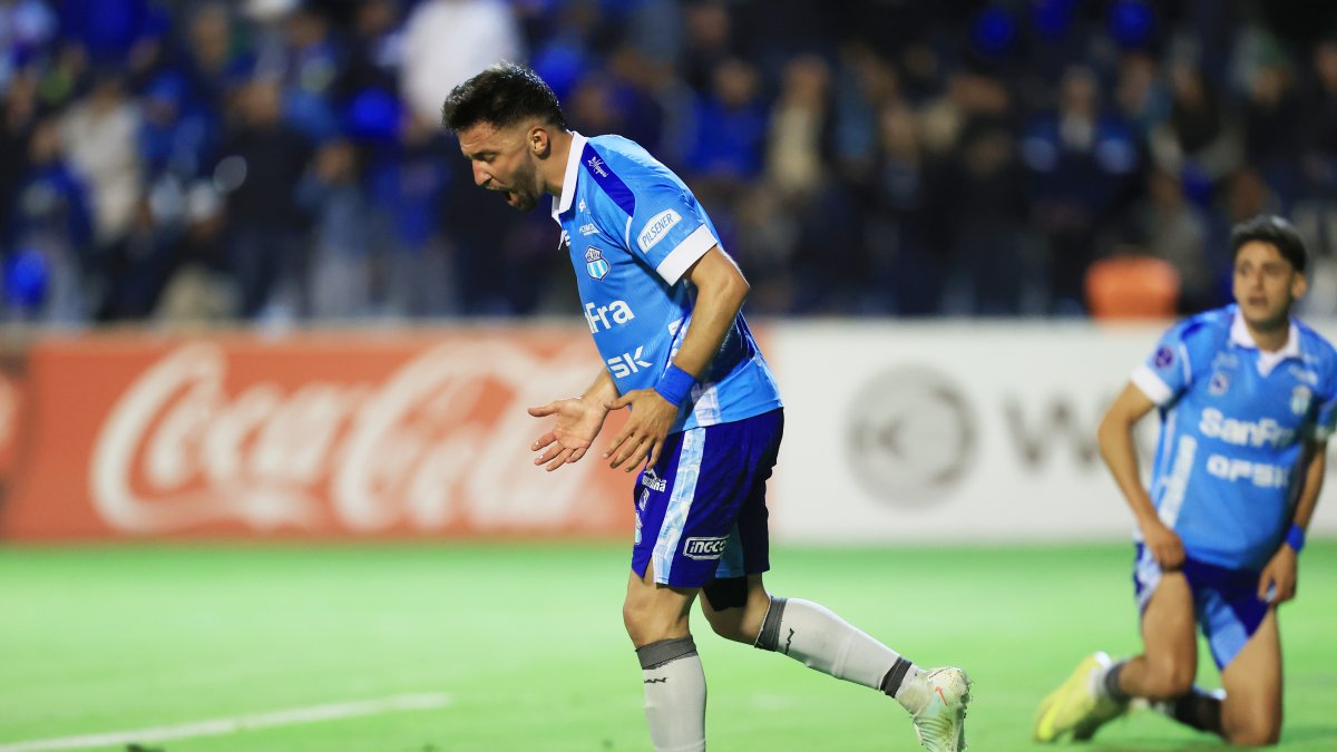 Gastón Blanc de Macará reacciona este jueves, en un partido de la fase de grupos de la Copa Sudamericana ante América de Cali .