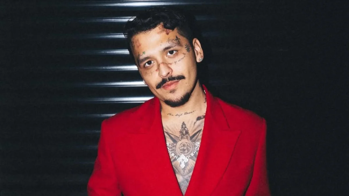 Nodal comenzó su carrera musical a la edad de diecisiete años cuando firmó con Universal Music Latin en 2016