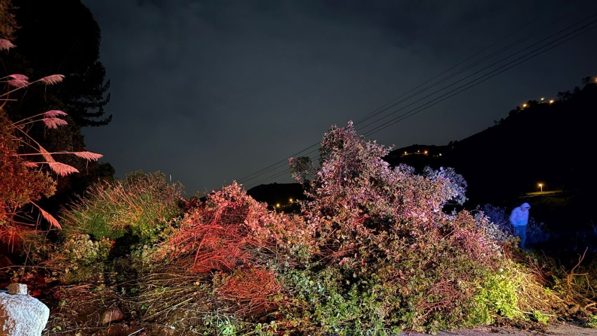 Sobre la carretera  Principal E-487 vía Riobamba - Guayaquil, en el sector Juan Montalvo, se han registrado deslizamientos.