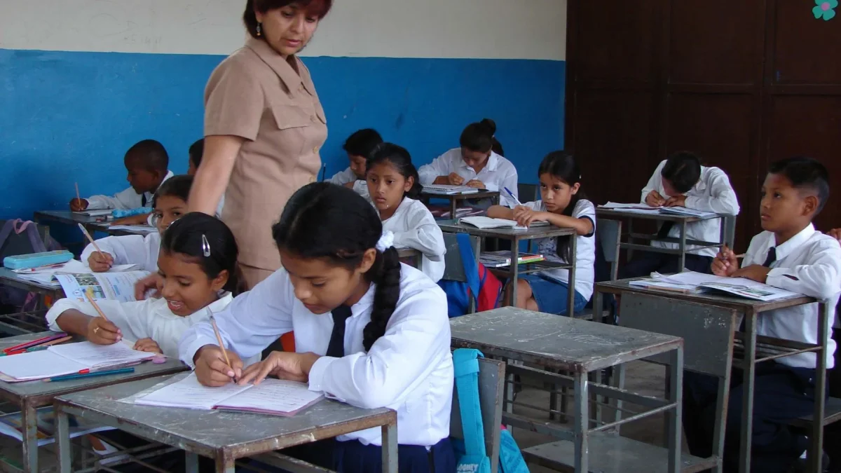 El profesor de hoy debe enseñar adaptándose a la tecnología y a las circunstancias de hoy sin dejar de lado el afecto y el respeto a sus alumnos.