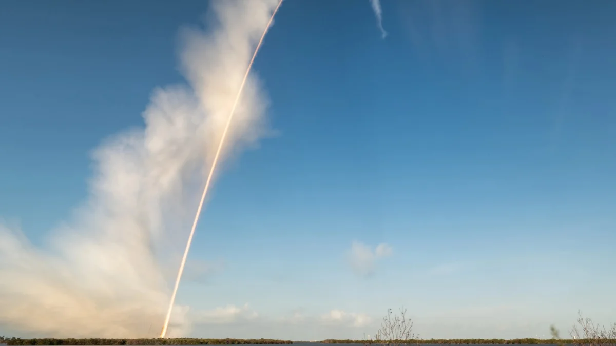 La nave Orión inicia el recorrido que provocará un estampido sónico en su retorno.