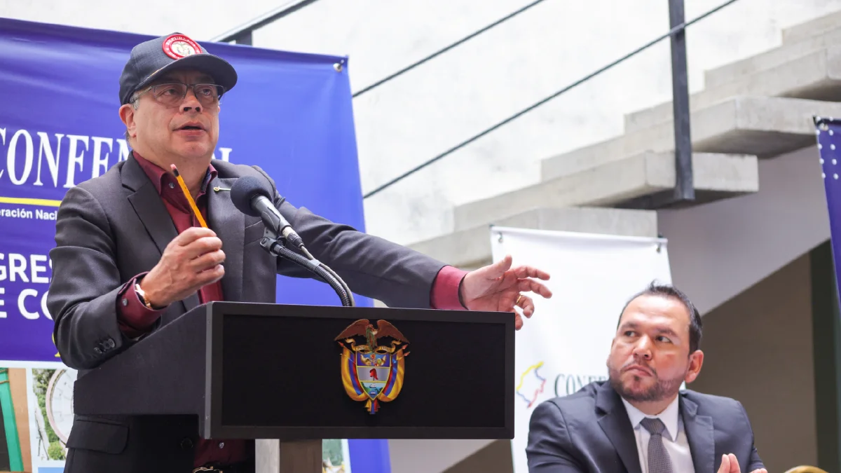 El gobierno de Gustavo Petro impuso una tasa del 100% a productos ecuatorianos