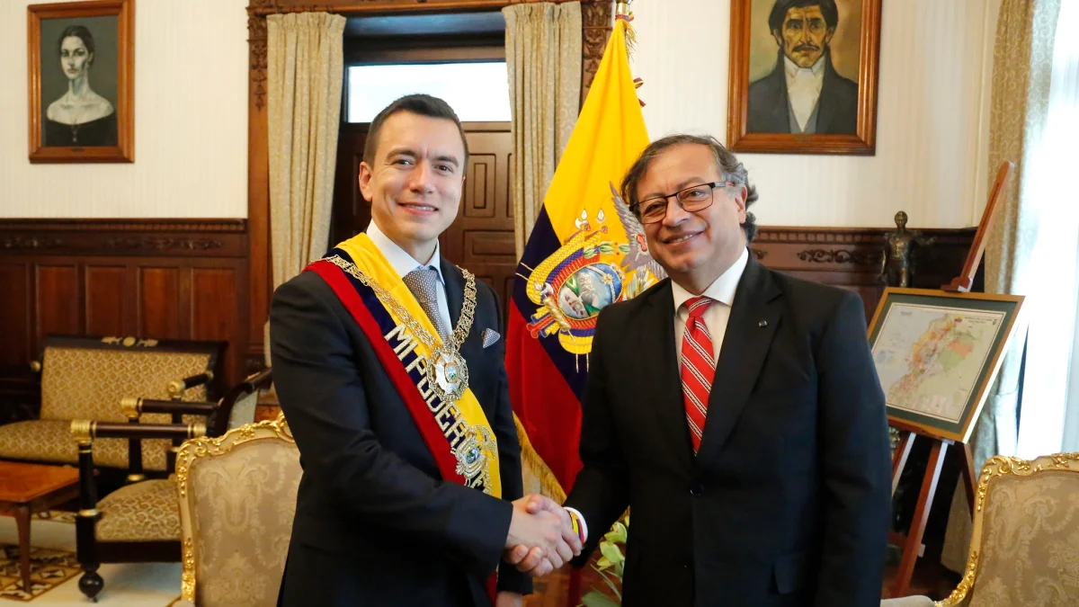 Daniel Noboa creó en febrero la tasa de seguridad, con la que castiga el comercio con Colombia.