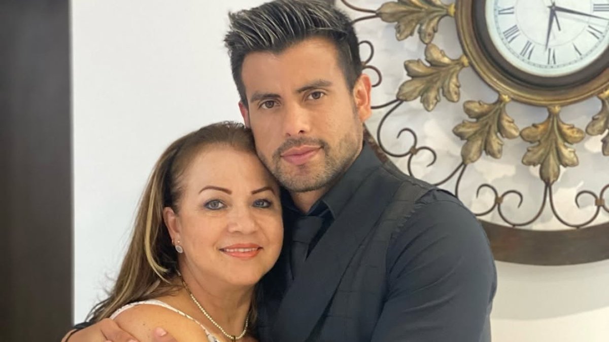 Nachita de Ruales con su hijo, el presentador Efraín Ruales.