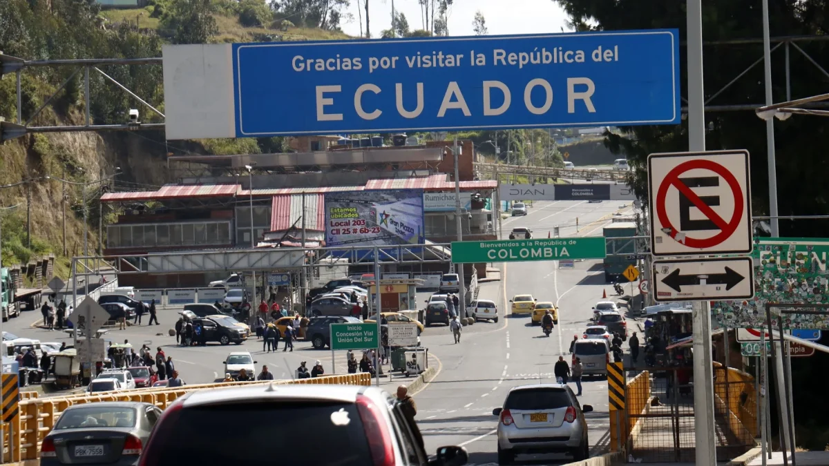 Daniel Noboa creó en febrero la tasa de seguridad, con la que castiga el comercio con Colombia.