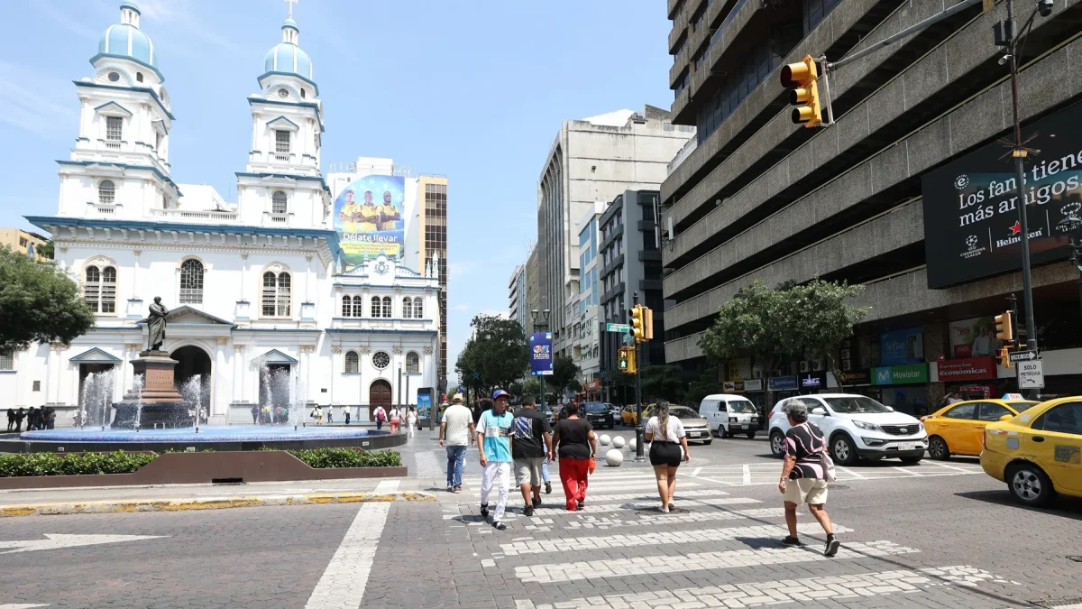 La avenida 9 de Octubre es una de las arterias viales más importantes de Guayaquil.