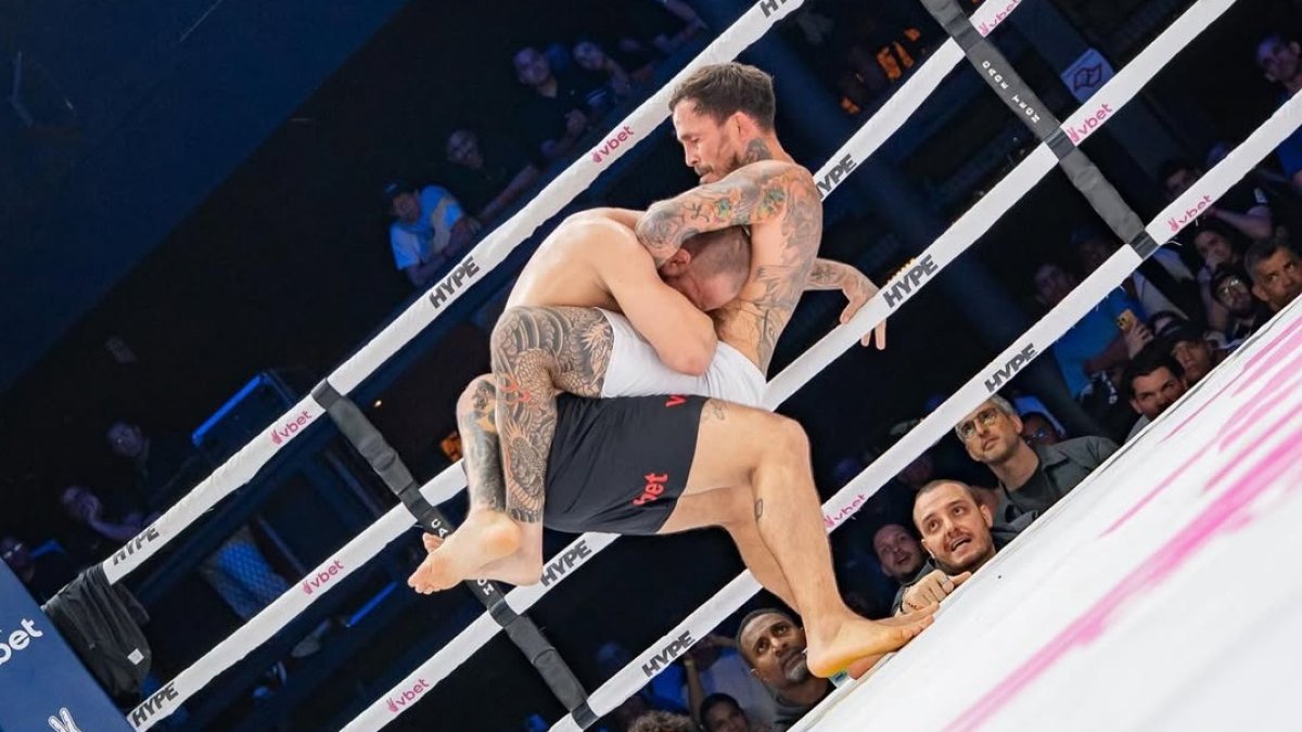 Vera (d) es un gran atractivo en el mercado de las artes marciales mixtas