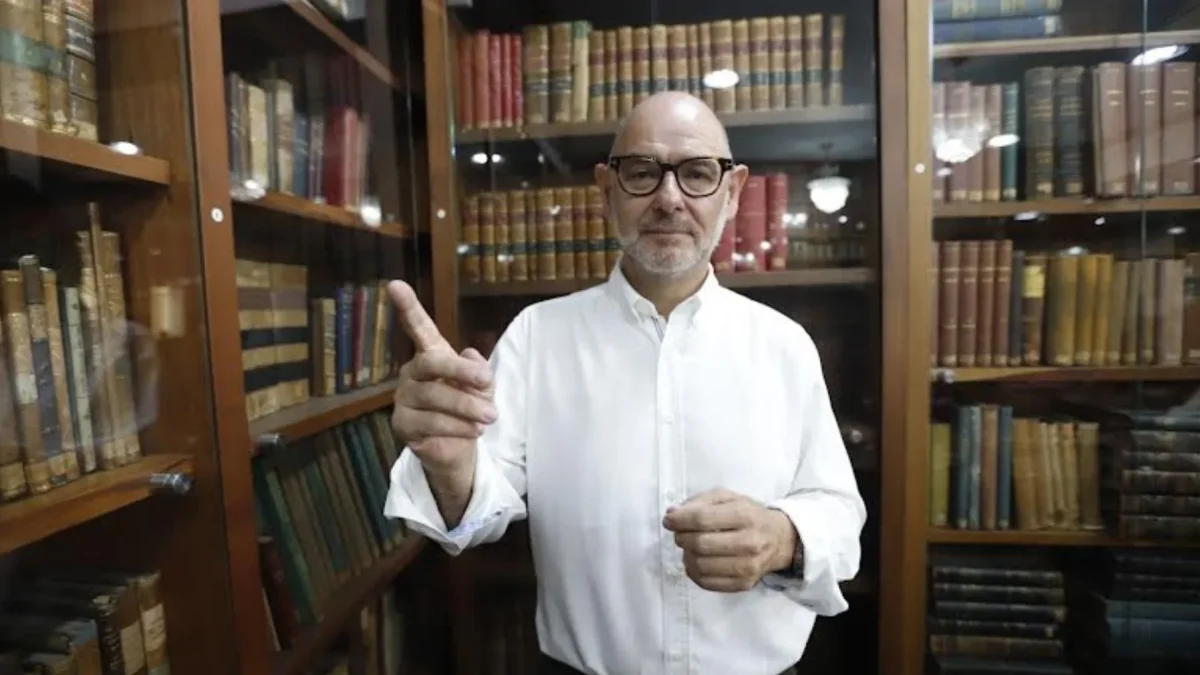 Farith Simon, abogado y académico, afirma que hay que defender valores democráticos.