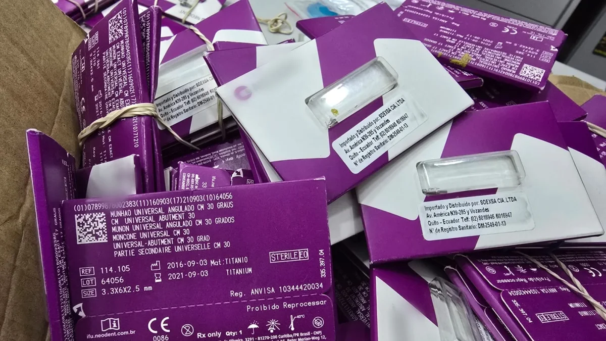 ACESS evidenció fallas en normativa, insumos vencidos y mala gestión sanitaria en clínica dental investigada en Quito.