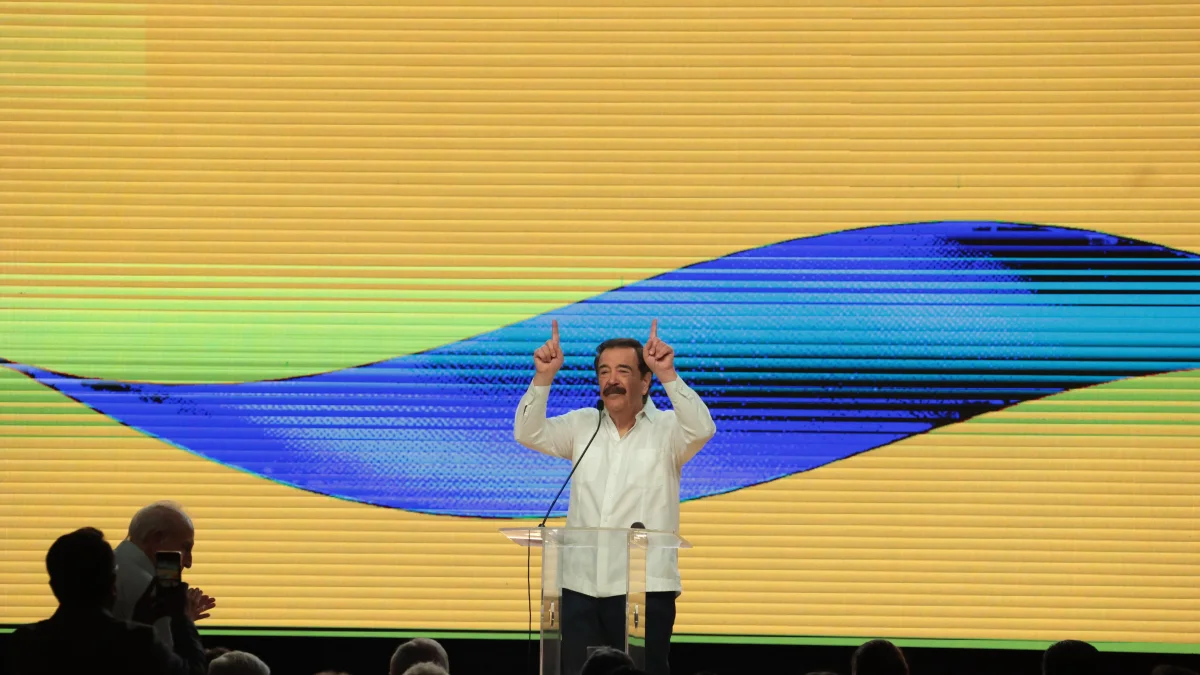 Jaime Nebot, exalcalde de Guayaquil, llegó a su cita en el Centro de Convenciones, ubicado en el norte de la ciudad, donde sus invitados lo esperaban.