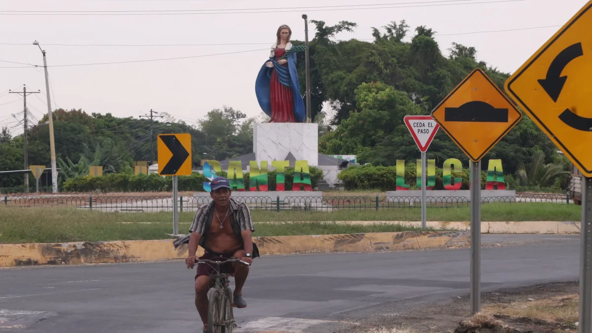 Carretera. Los ejes viales también forman parte de la zona que ha sido atacada por las bandas criminales que operan en Santa Lucía.