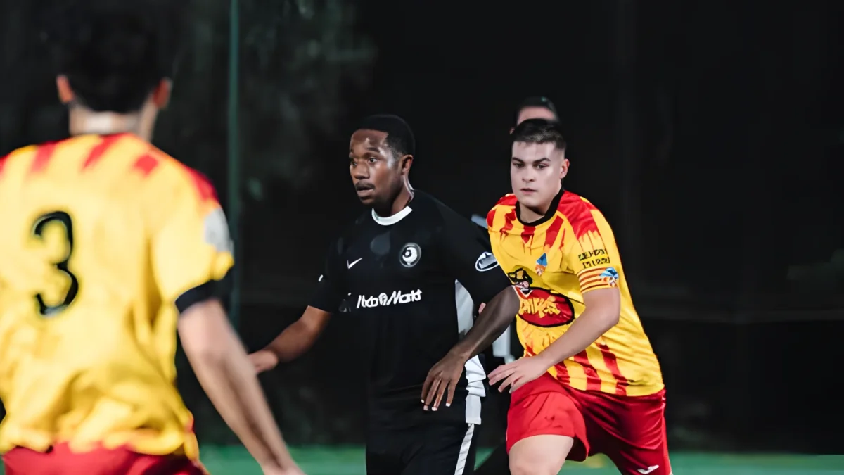 Josimar Quintero (c.) en un partido con Ronin FC.