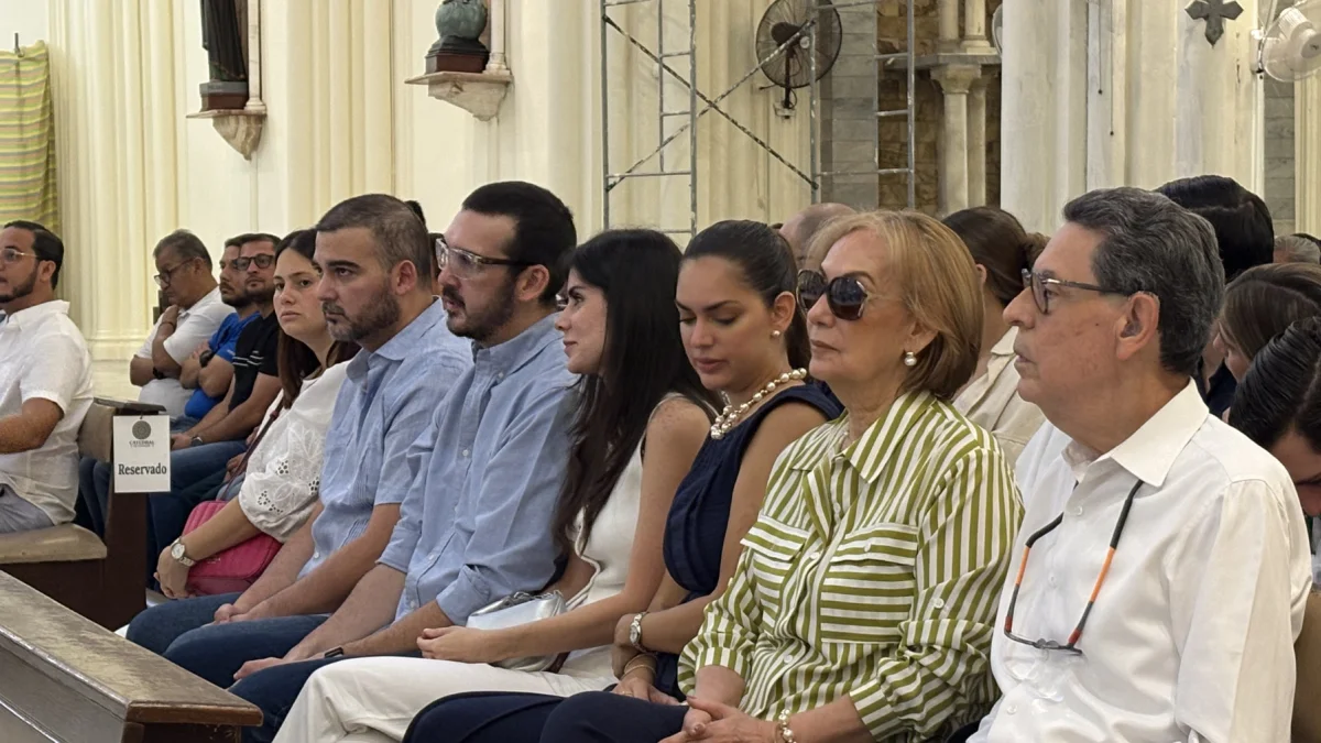 Hoy se celebró una misa por el cumpleaños del alcalde Aquiles Álvarez.