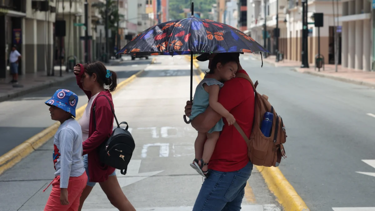 Guayaquil soporta calor extremo con sensación térmica de hasta 40°C.