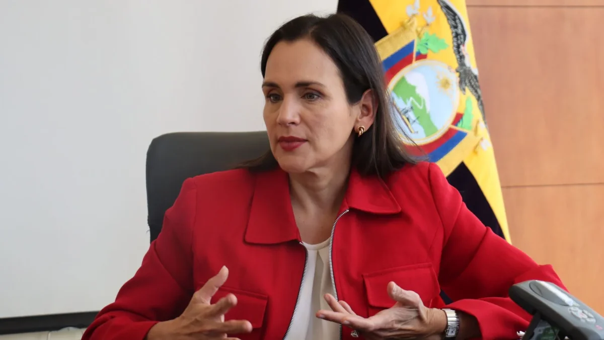 Ministra Inés Manzano explicó hoy cortes sin aviso por sobrecarga eléctrica causada por la ola de calor.