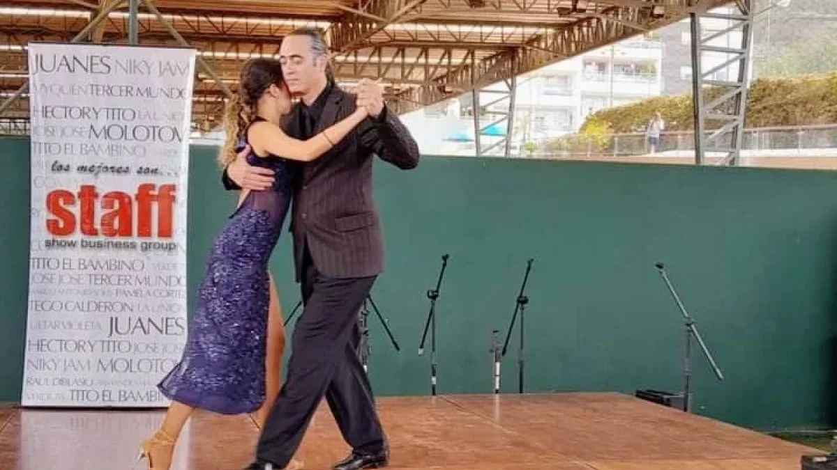 Como parte de la Fiesta del Vino Malbec, algo de tango que siempre va acompañado de un buen Malbec argentino.