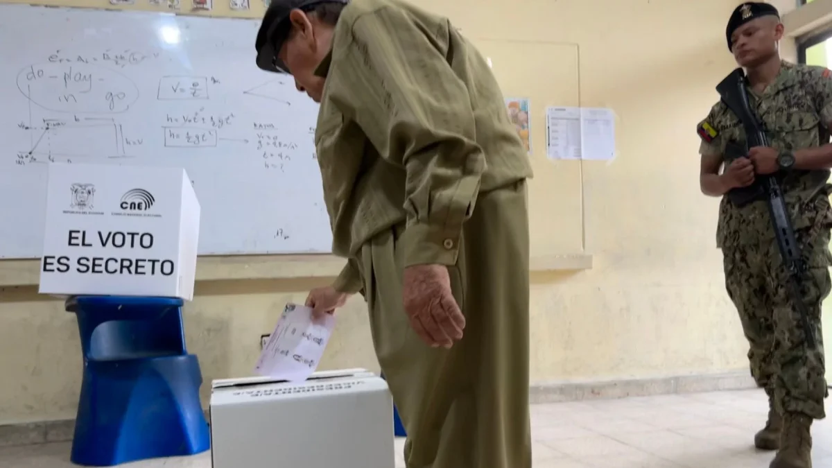 En los últimos 40 años de vida democrática, los ecuatorianos han sido convocados a las urnas en 14 ocasiones, durante la mayoría de los gobiernos.