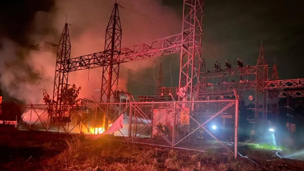 Un incendio se registró en la subestación eléctrica ubicada en el kilómetro 30 de la Vía a la Costa.