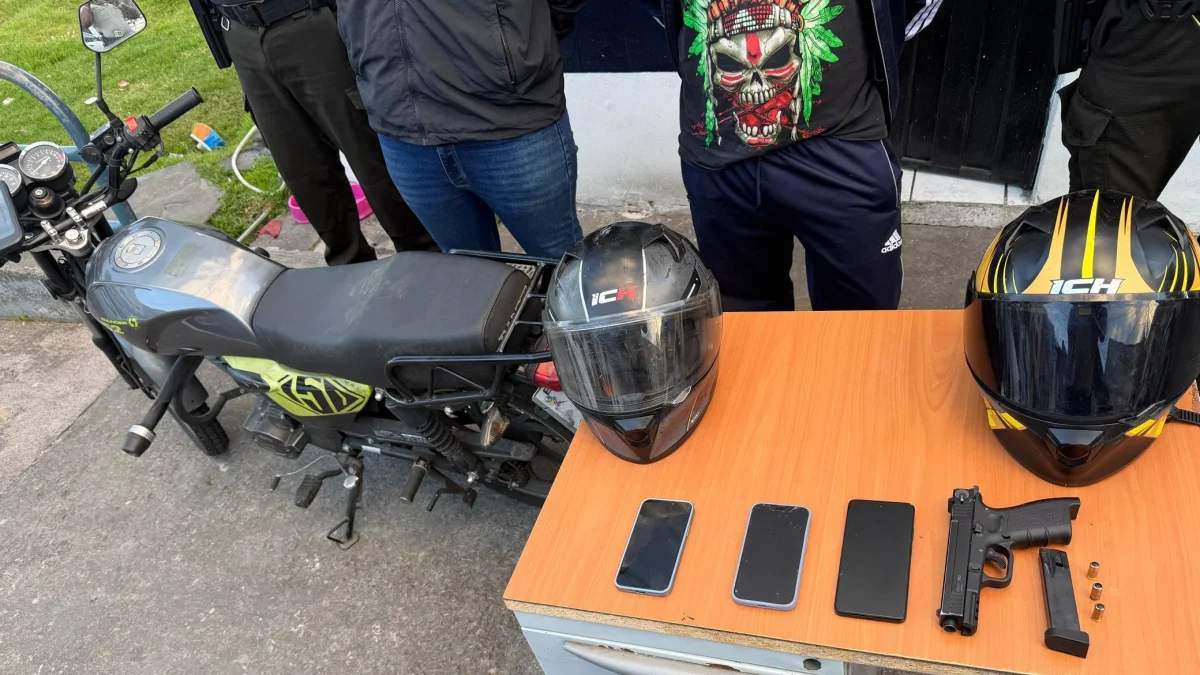 Operativo policial en el norte de Quito permitió frustrar un presunto secuestro extorsivo en un patio de vehículos.