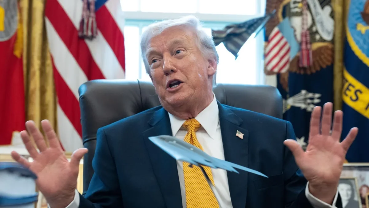 El presidente estadounidense, Donald Trump, se negó el lunes a disculparse por criticar al papa León XIV.