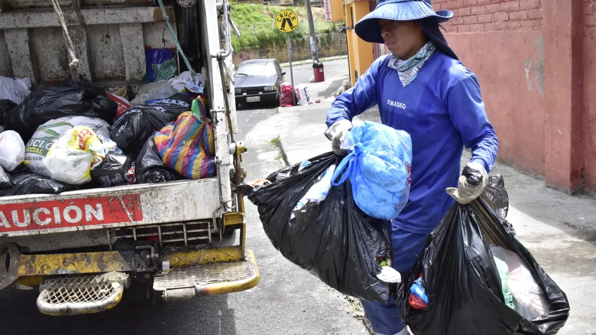 Quito supera las 129 mil toneladas de basura en dos meses, con alta concentración en zonas comerciales.