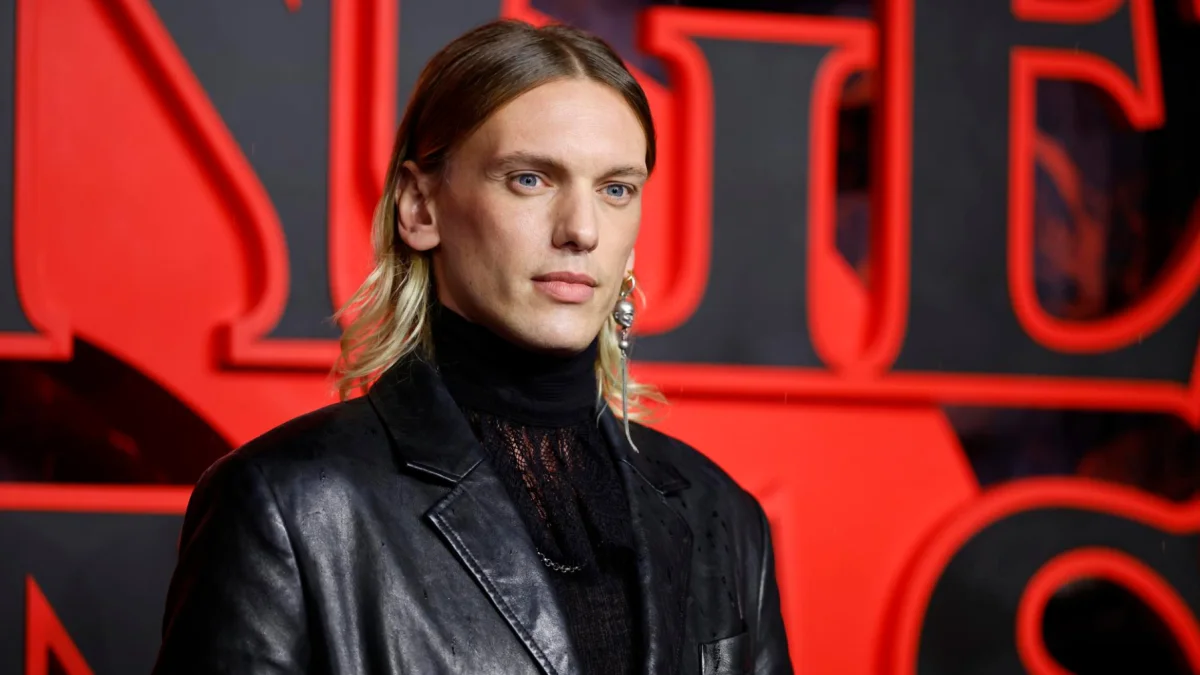 Jamie Campbell Bower durante un evento promocional, previo a su participación en la Comic Con Ecuador 2026.