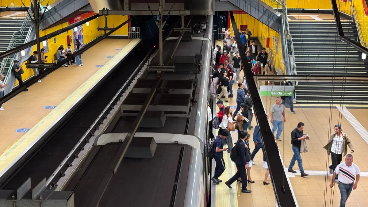 El 13 de abril, la espera por un tren fue de ocho minutos. Pasadas las 10:30, el sistema funcionó con normalidad.