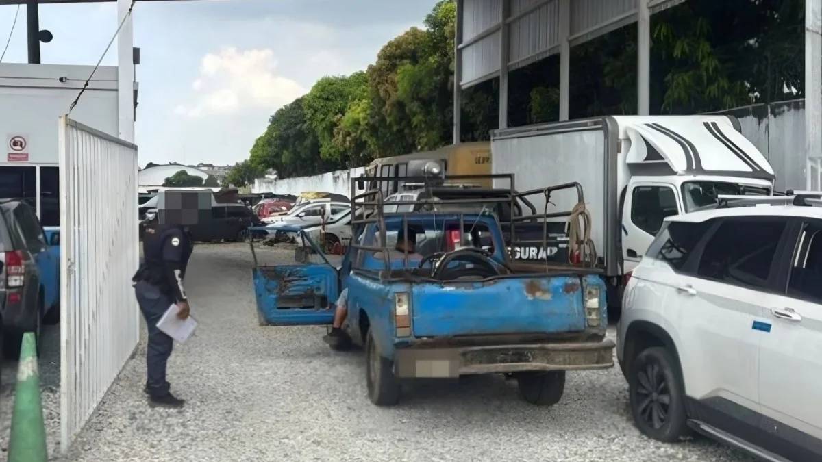 Esta camioneta fue retenida por la Agencia de Tránsito y Movilidad (ATM) porque no cumplía las condiciones para circular por las vías de Guayaquil.