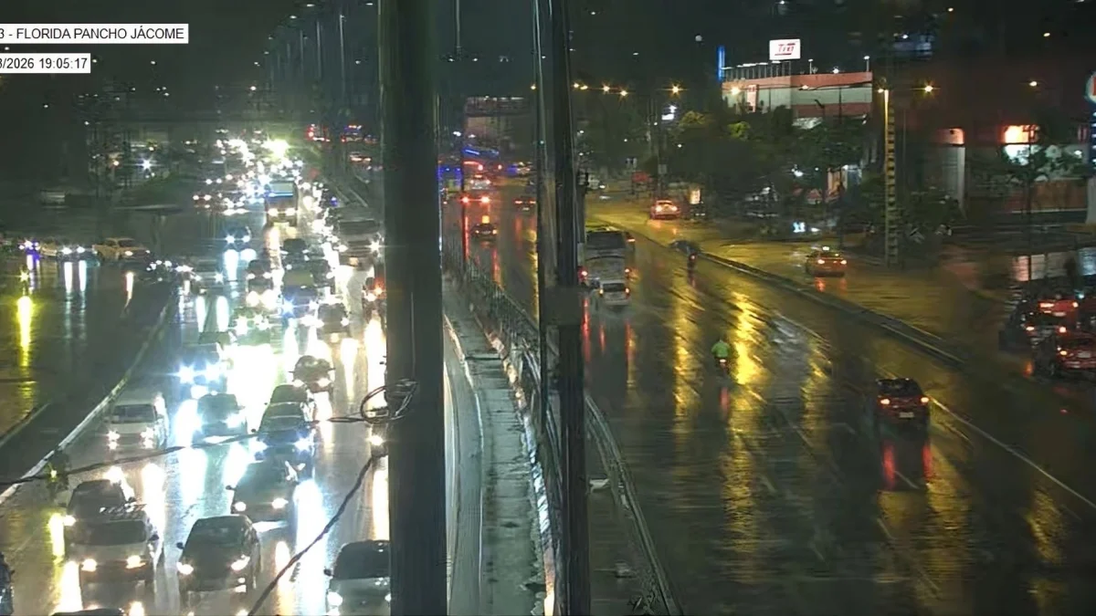 En vías como la Perimetral llovió en la noche de este 13 de abril de 2026, luego de cuatro días de intenso calor.
