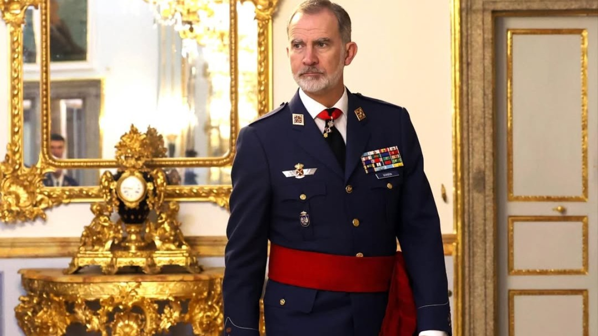 Al rey Felipe VI se lo ha vinculado con hombres, entre ellos artistas como Miguel Bosé