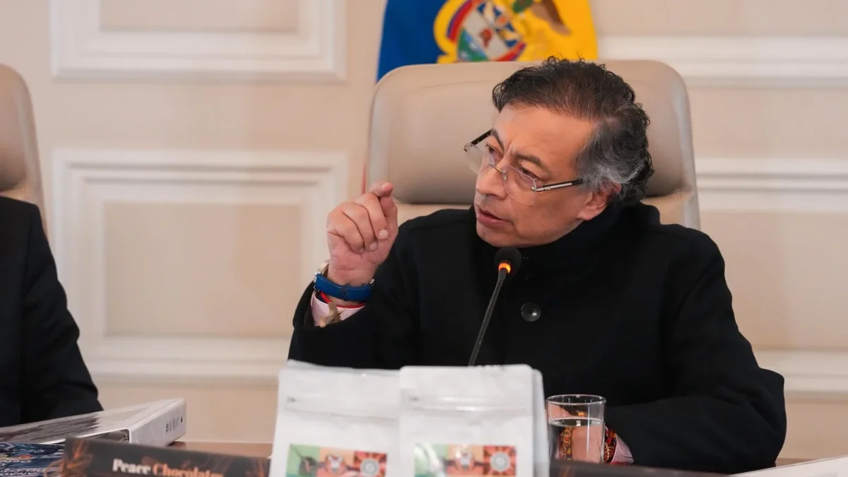 Petro anuncia despliegue militar en la frontera con Ecuador en medio de tensiones arancelarias