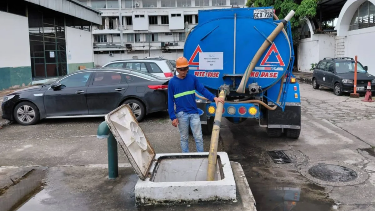 Trabajos de mantenimiento en la red de distribución de agua potable obligarán a suspender el servicio en varios barrios de Guayaquil.