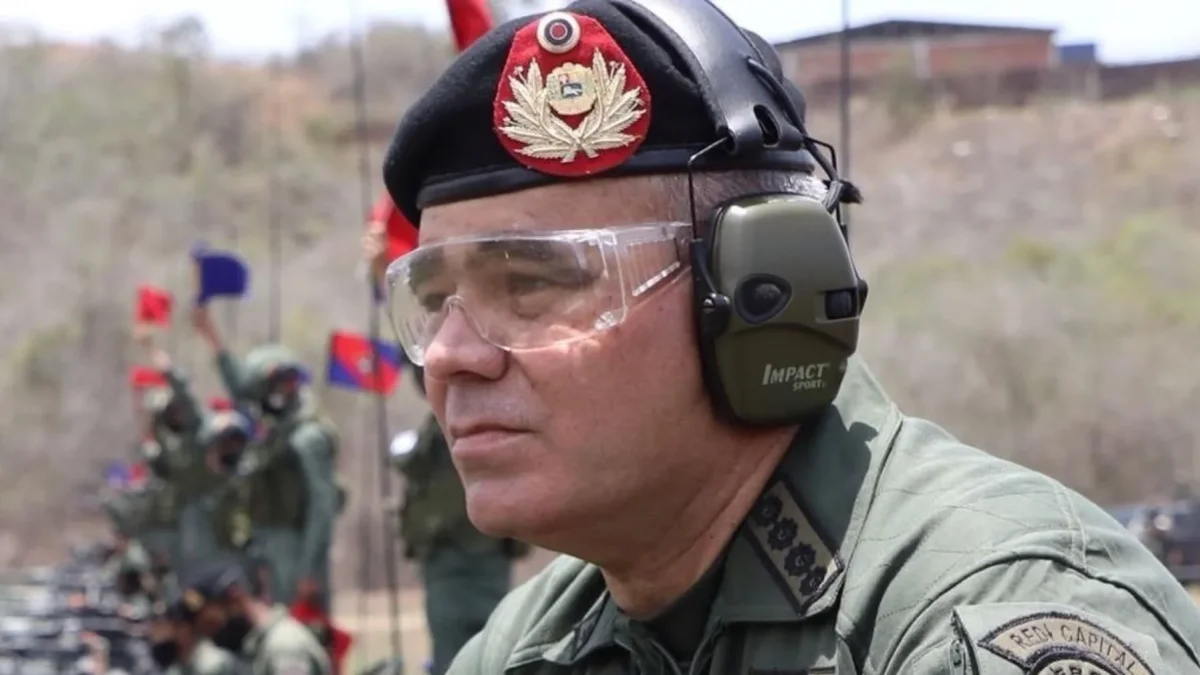 Padrino López regresa al gabinete venezolano en medio de acusaciones internacionales y crisis agrícola.