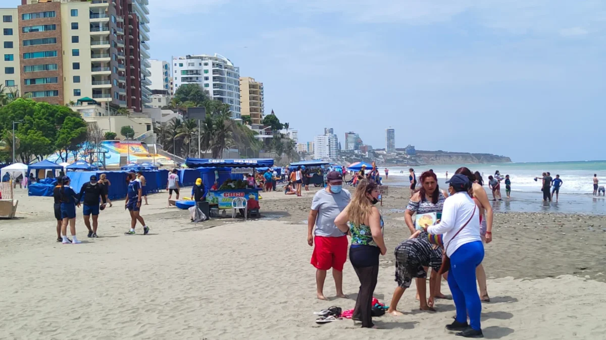 Los feriados en Ecuador activan el turismo, impulsando la economía local.