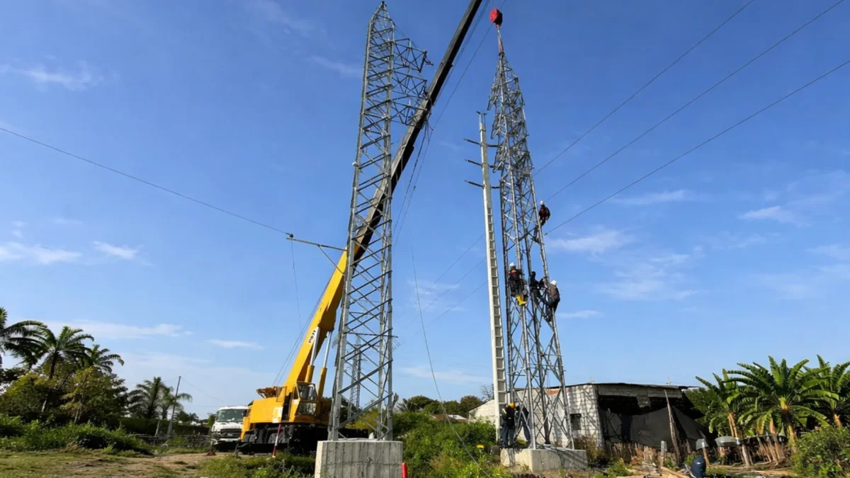 CNEL realiza mantenimientos en varias subestaciones.