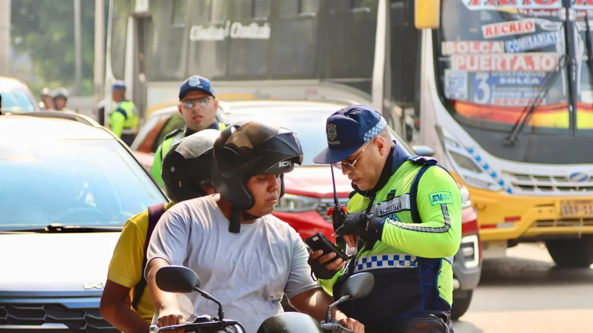 Operativos de control vehicular continúan en Guayaquil en medio de una creciente presión ciudadana.