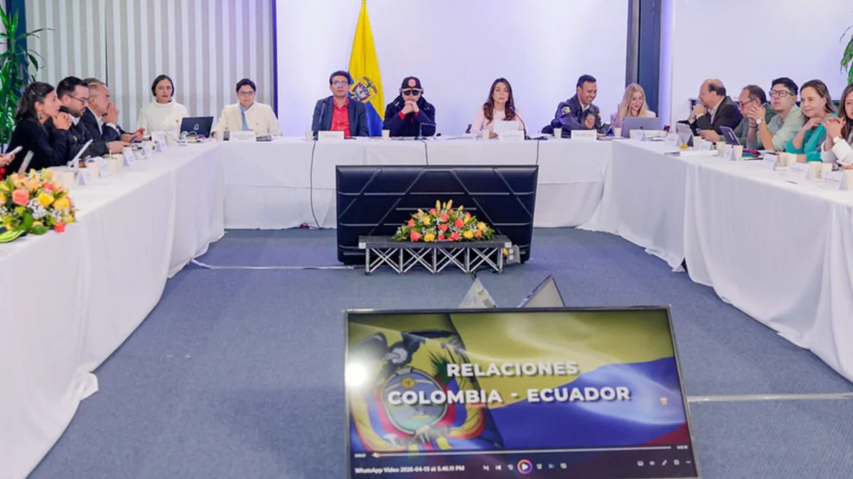 Gustavo Petro, presidente de Colombia, sesionó junto a su gabinete en Ipiales, cerca de la frontera Ecuador-Colombia.