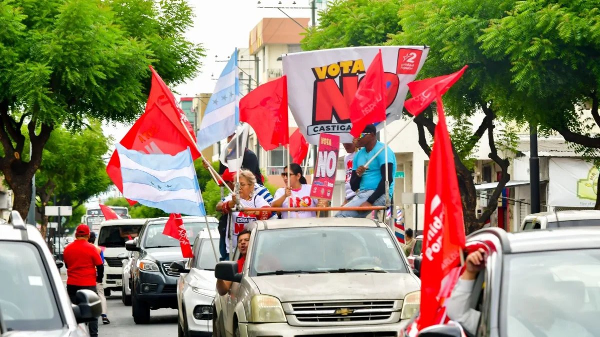 Antes y después de las elecciones, los políticos ecuatorianos hacen campaña. Son propagandas que distorsionan la realidad a su conveniencia.