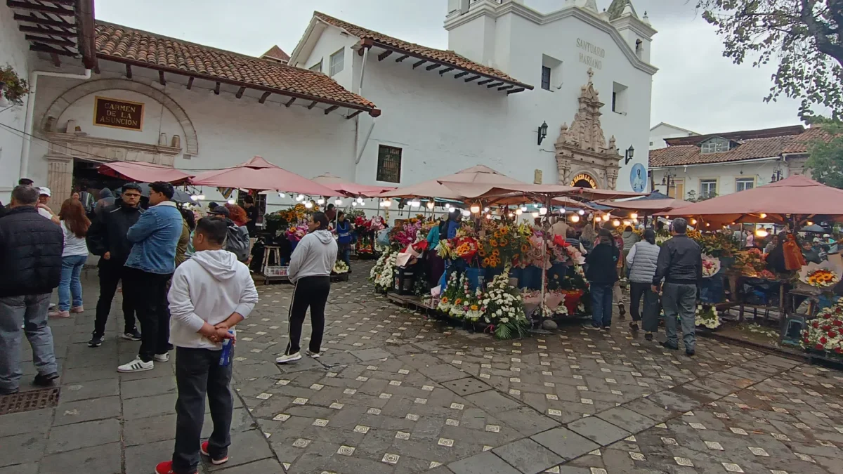Visitantes de diversas partes del país llegan a Cuenca en los feriados.