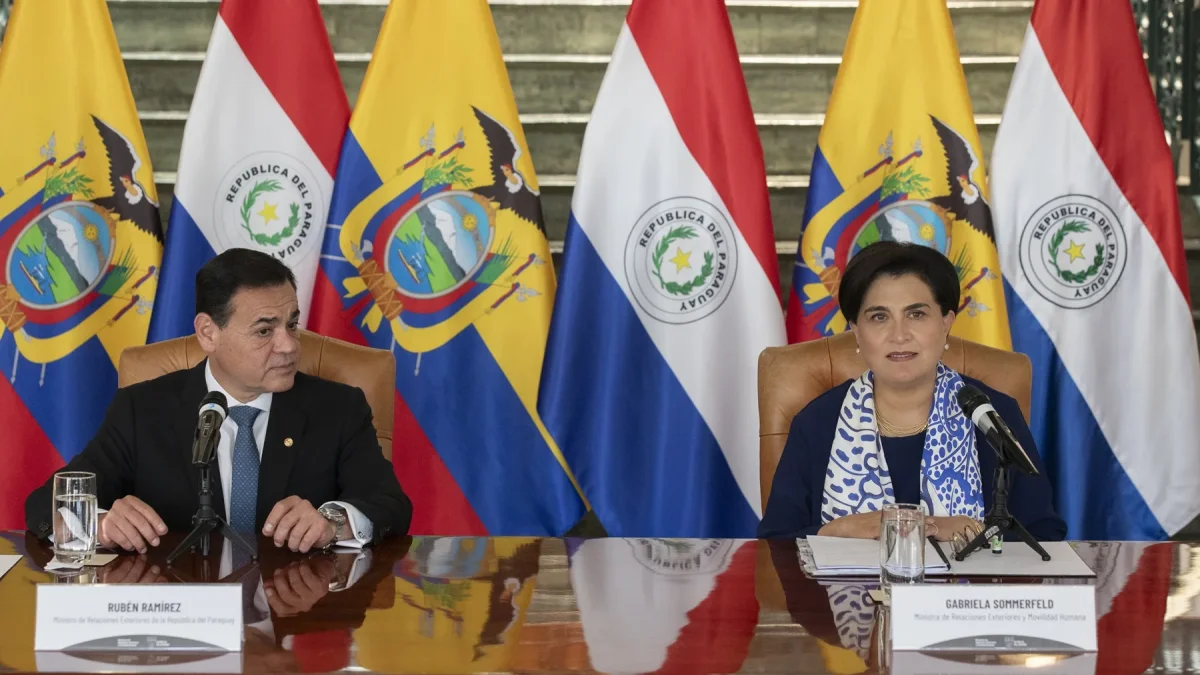 Rubén Ramírez y Gabriela Sommerfeld, cancilleres de Paraguay y Ecuador, respectivamente.