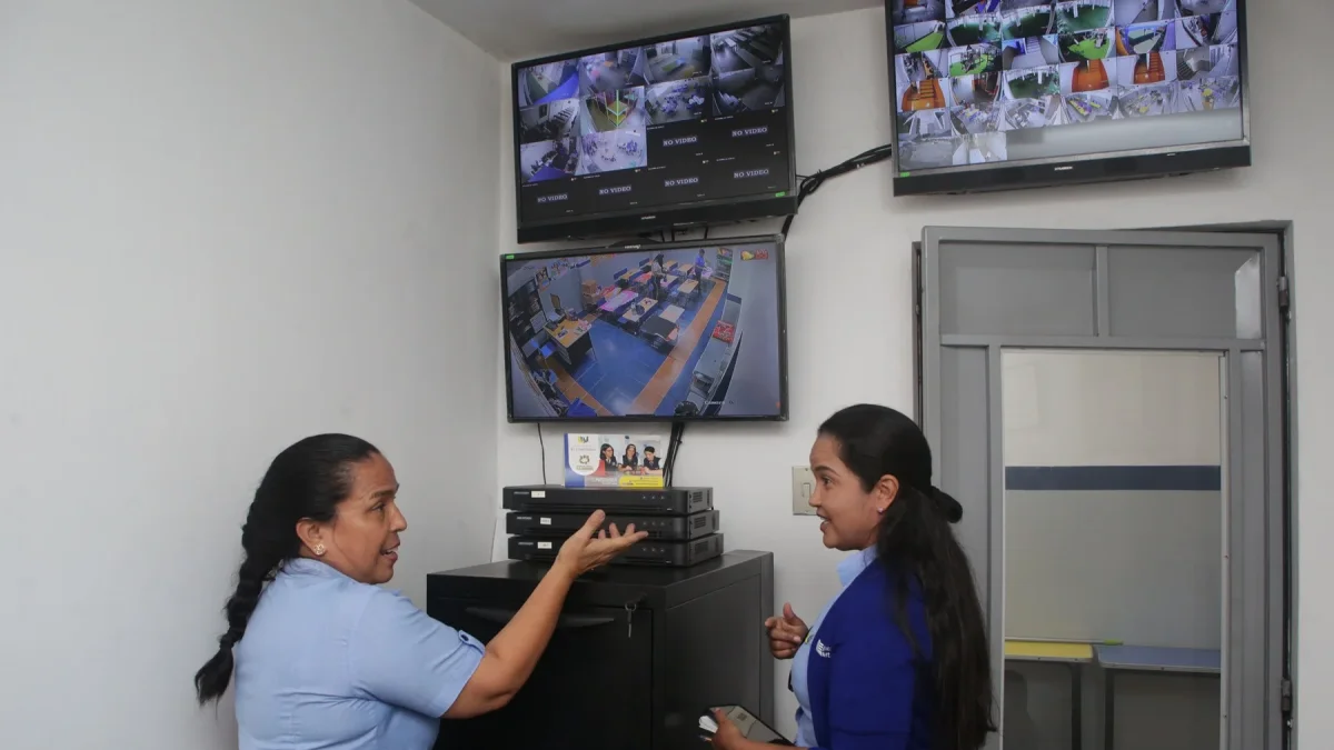 En colegios de Guayaquil desde hace varios años utilizan sistemas de monitoreo en sus áreas.