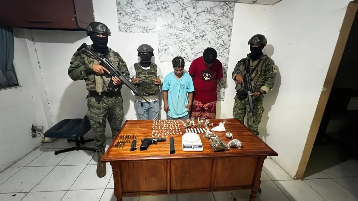 Militares verifican armas en empresas privadas con tecnología en tiempo real.