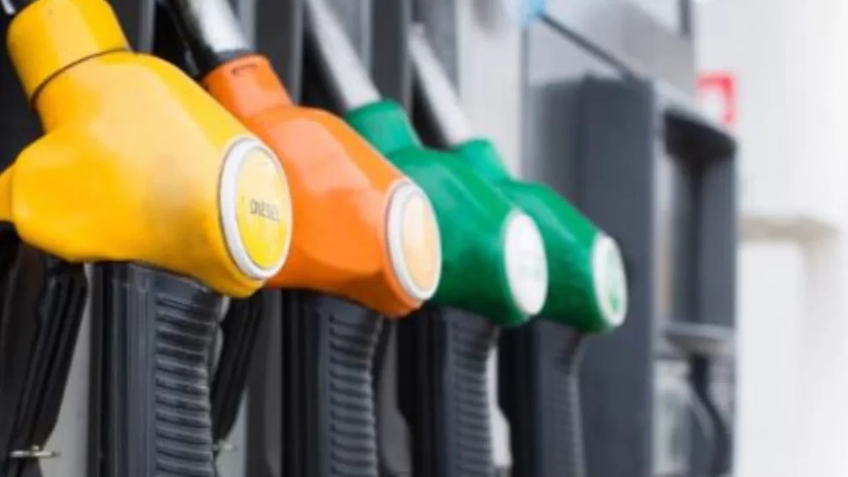 El precio de las gasolinas subieron en este mes en Ecuador.