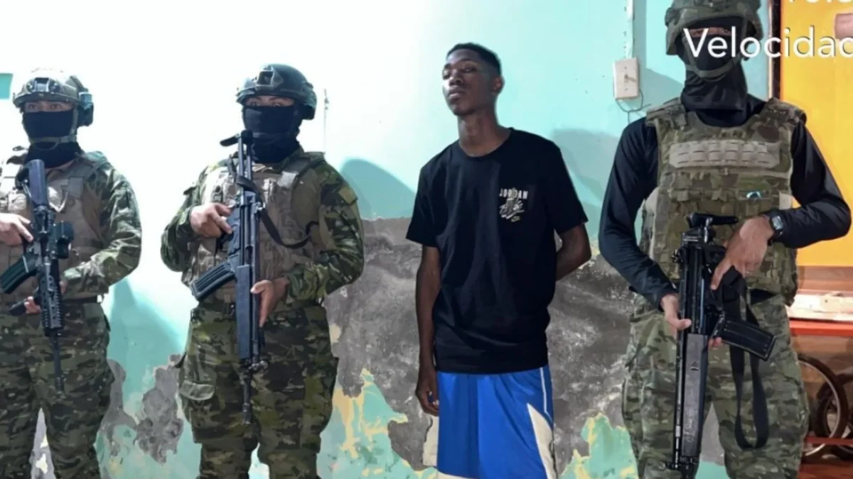 Capturan a alias El Toro, presunto miembro de Los Lobos, tras operativo militar en Posorja, Guayas.