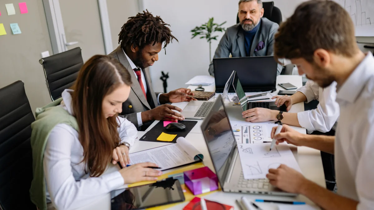 El principal enemigo en los entornos de oficina es el sedentarismo prolongado.