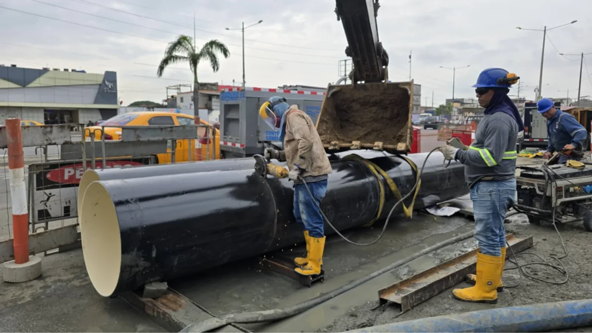 Interagua ejecutará trabajos en la red de distribución de agua potable entre el 18 y 19 de abril en Guayaquil, lo que provocará cortes temporales del servicio.